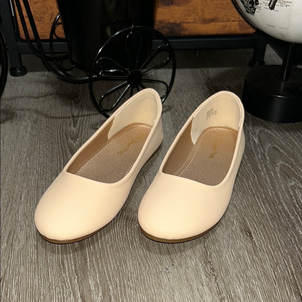 🦋Dream Pairs Cream Slip-On Casual Dress Shoes 5/25$
